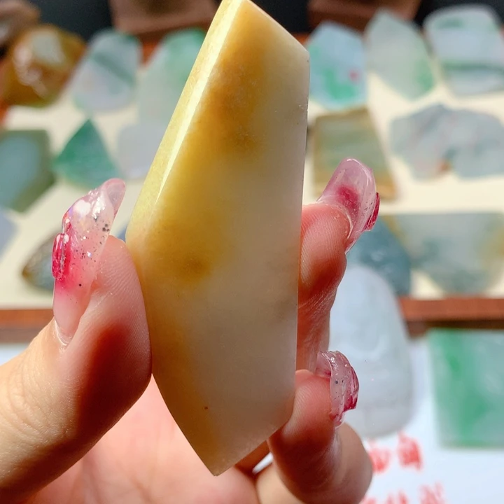 颈饰未镶嵌翡翠好