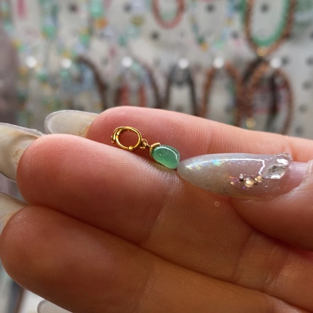 翡翠未镶嵌颈饰买断