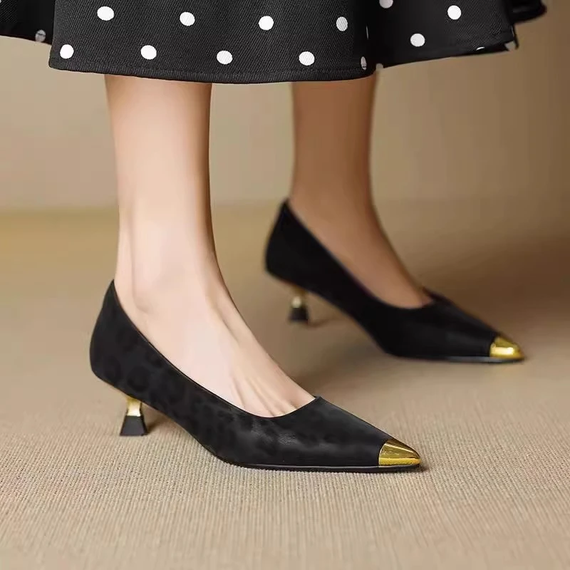 复古豹纹法式单鞋女中跟2025春秋新款金属尖头软皮细跟浅口高跟鞋