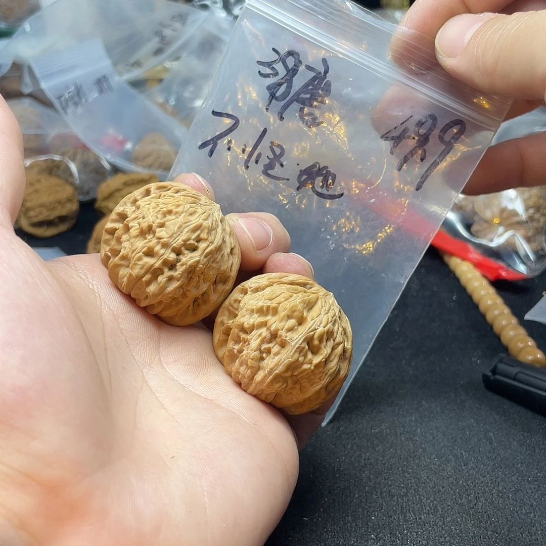 不***质文玩核桃把件磨盘