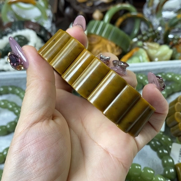 透闪石质玉手牌未镶嵌尚**霆