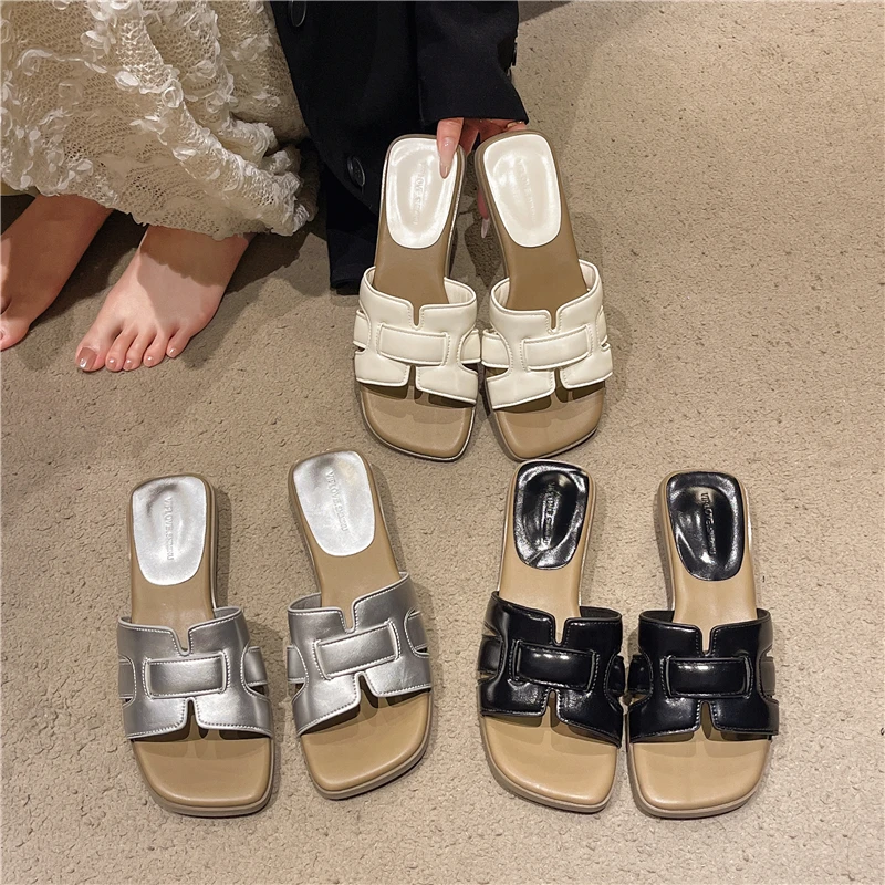 米莱jiaer/法式度假一字拖鞋2025夏新款粗跟方头【配裙子】露趾凉拖