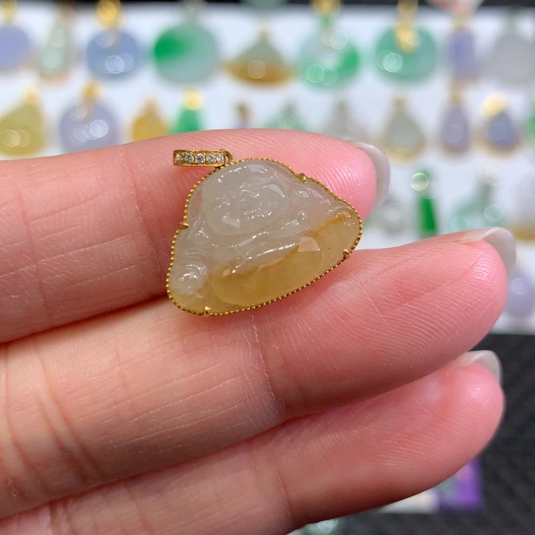 翡翠颈饰18K金镶嵌翡翠吊坠的未镶嵌