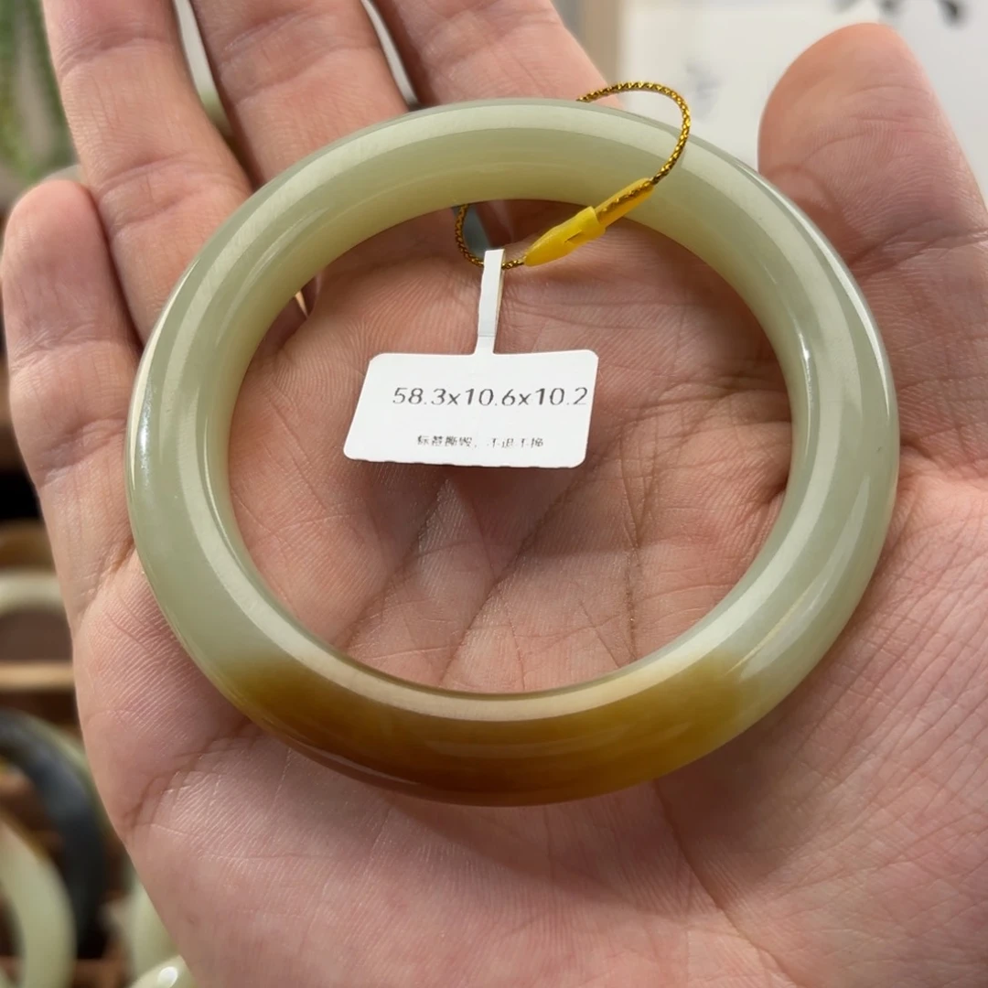 和田玉（糖玉）手镯未镶嵌