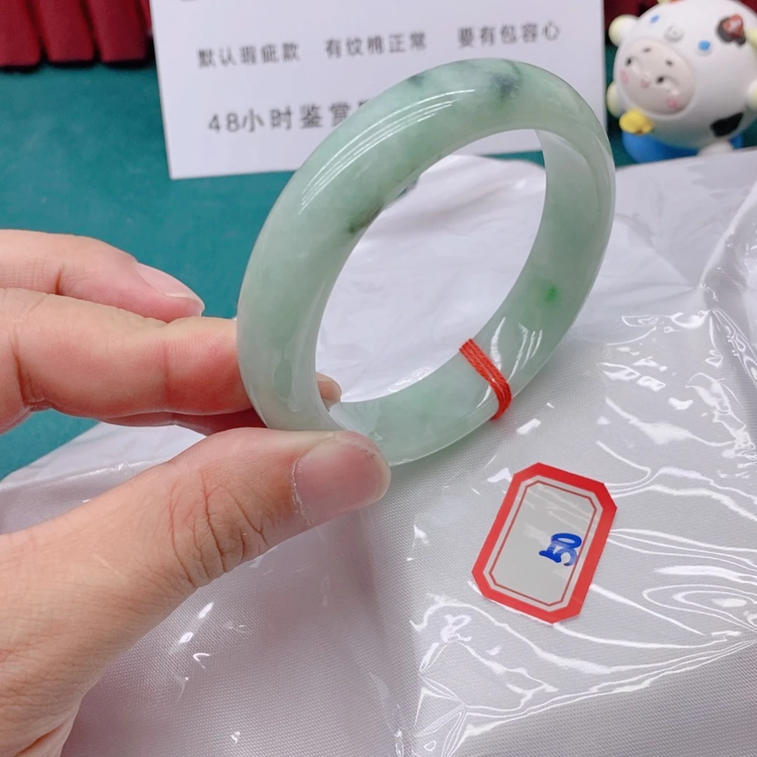 翡翠手镯未镶嵌50000/57