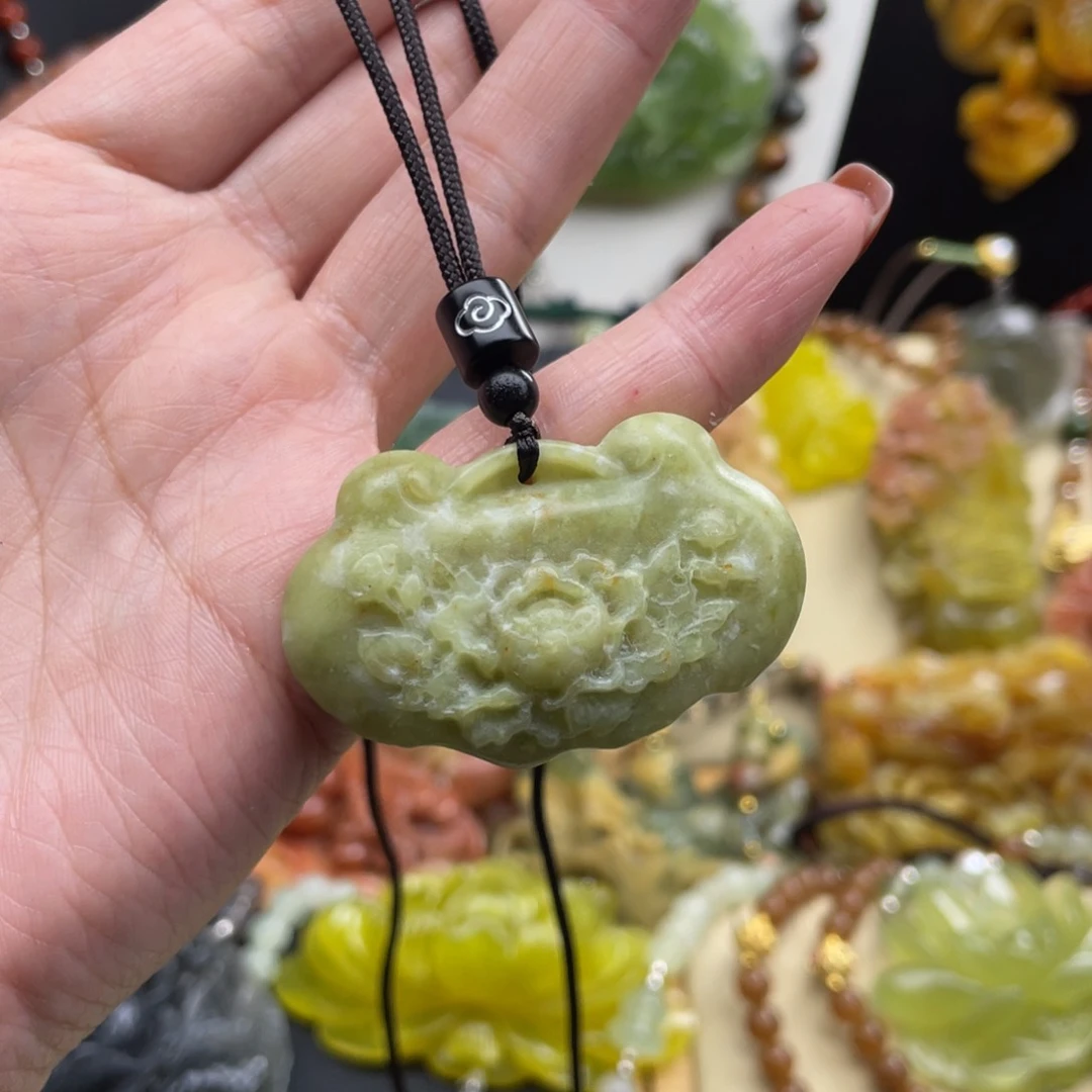 未镶嵌蛇纹石玉颈饰