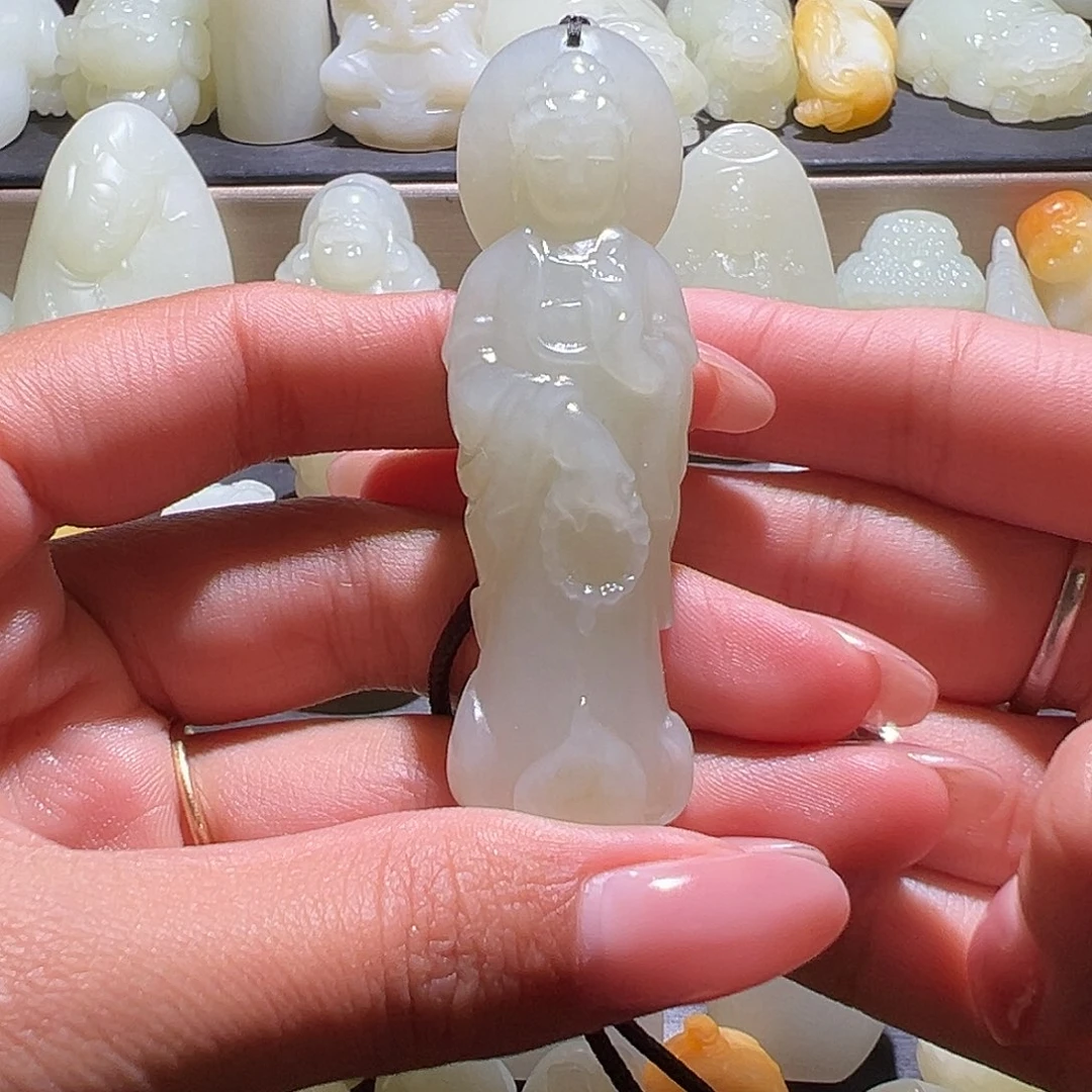 勇***前和田玉未镶嵌颈饰