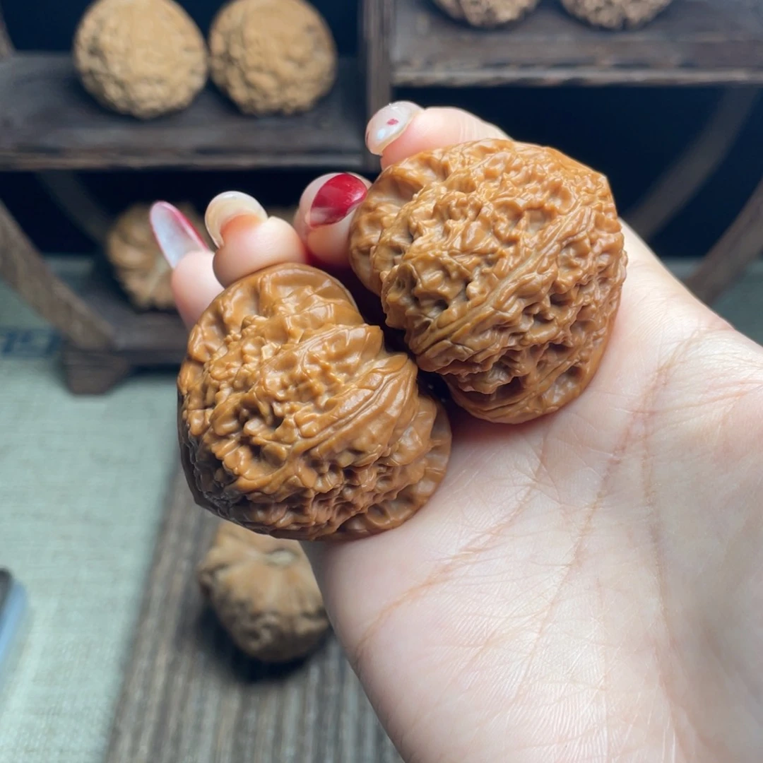 爱***谁文玩核桃吊坠三角白42