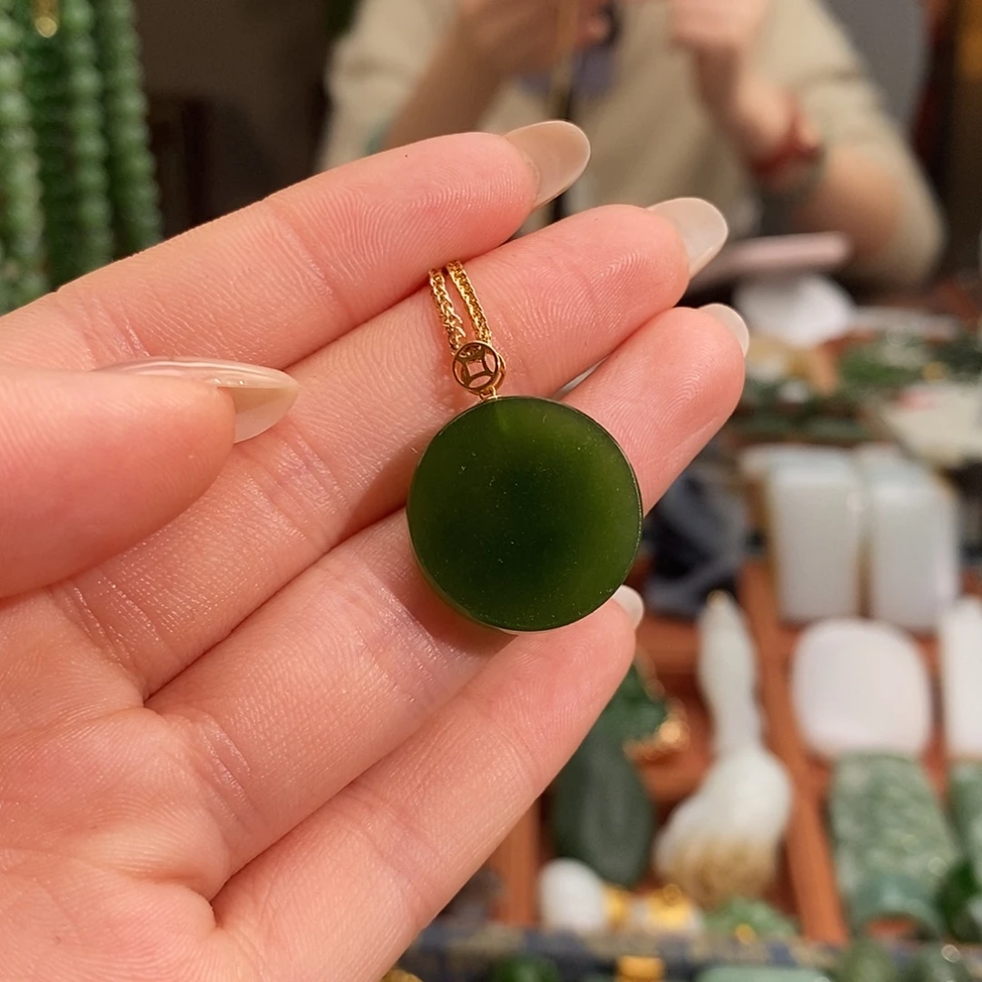 和田玉18K金镶嵌吊坠(赠链)