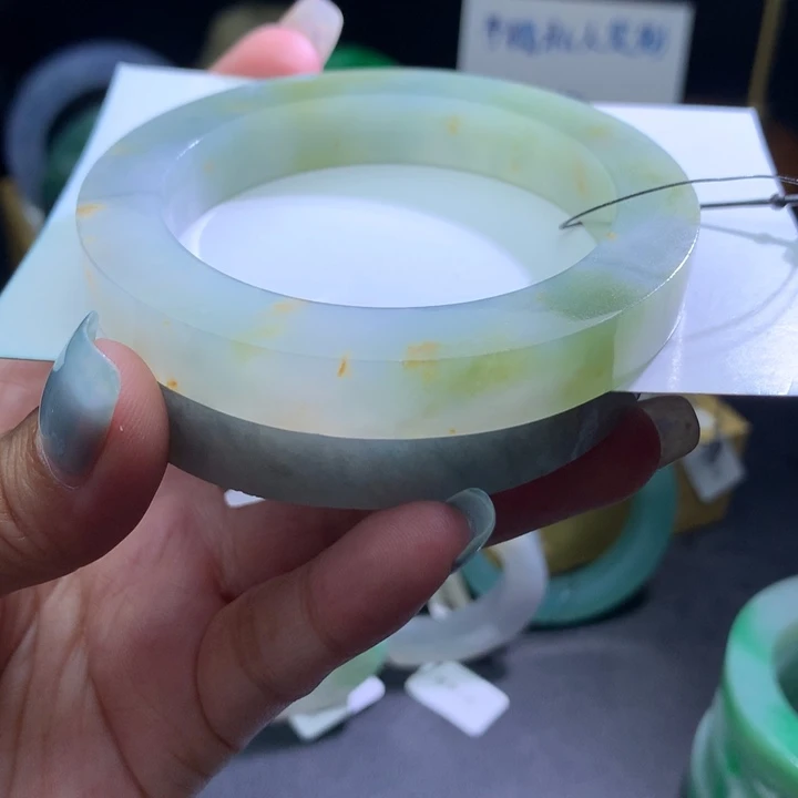 未镶嵌翡翠手镯定制翡翠
