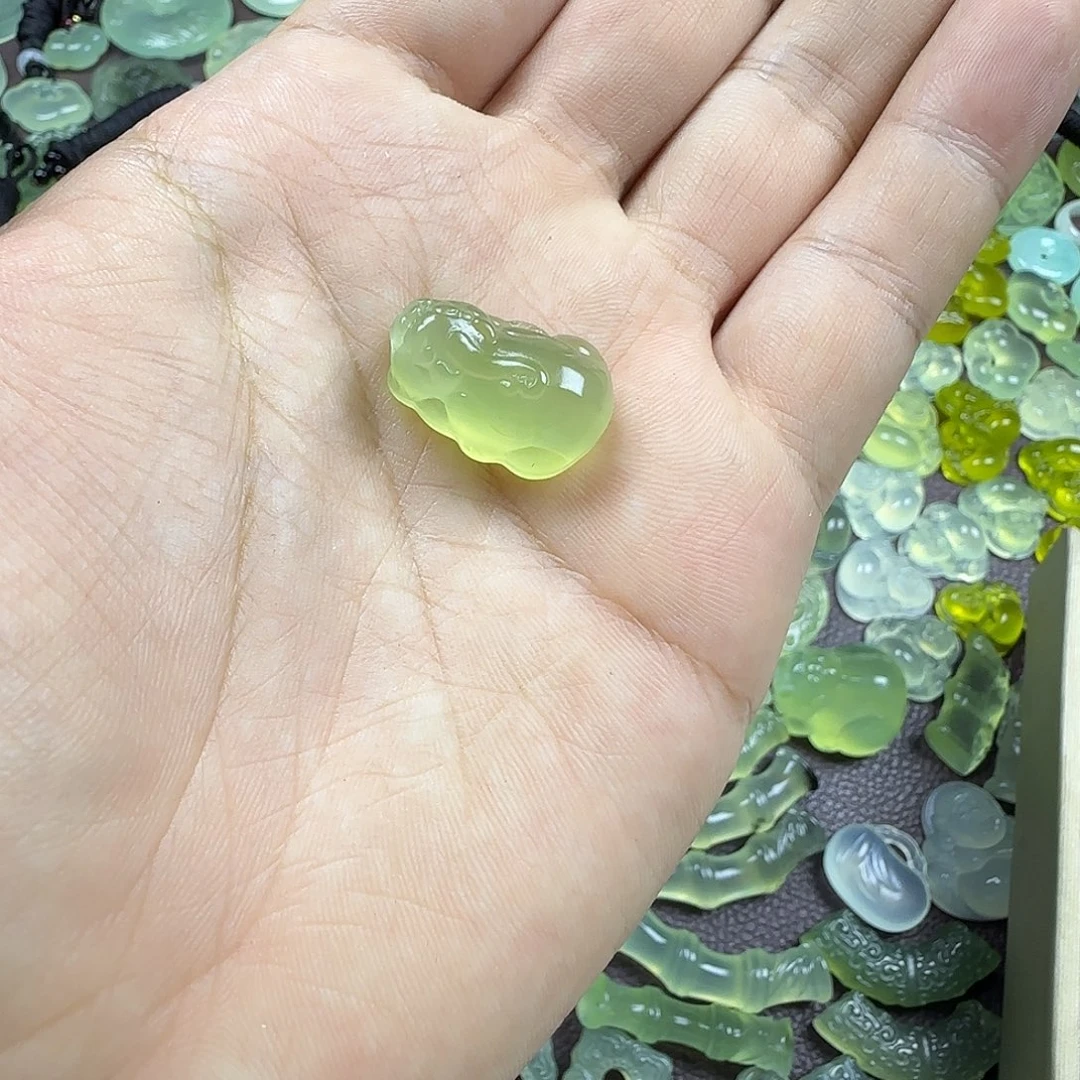 财***我未镶嵌蛇纹石玉颈饰