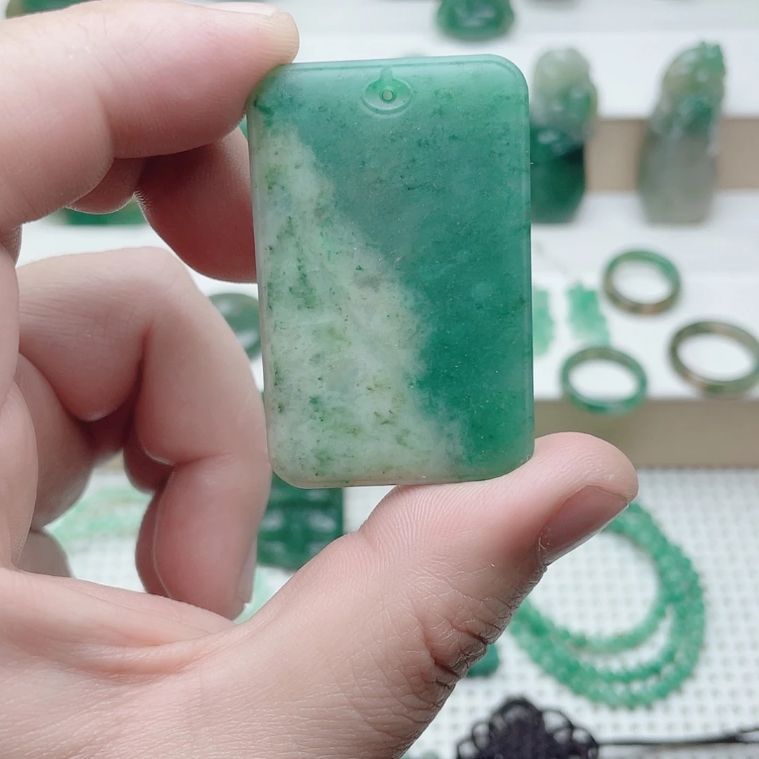 独山玉未镶嵌挂件