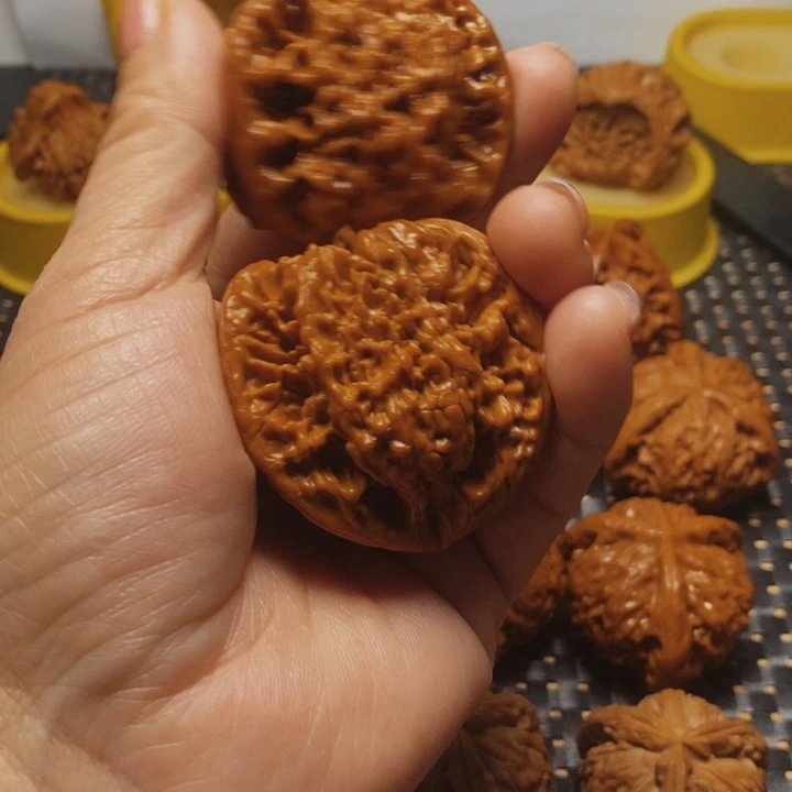 文玩核桃把件秋**露工艺