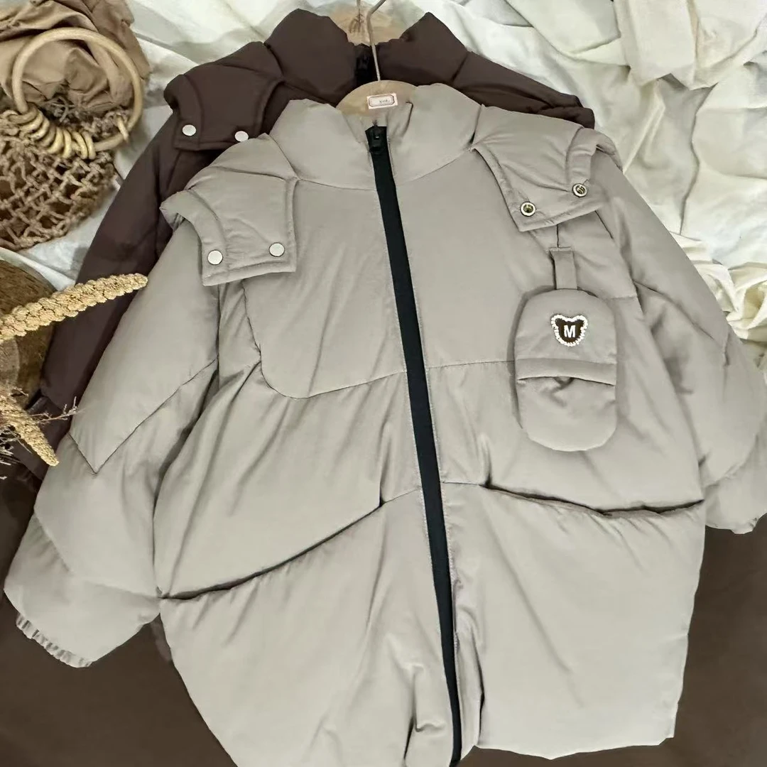 秋冬新款羽绒服悬挂小口袋玩偶女童上衣纯色温柔中大童保暖厚外套