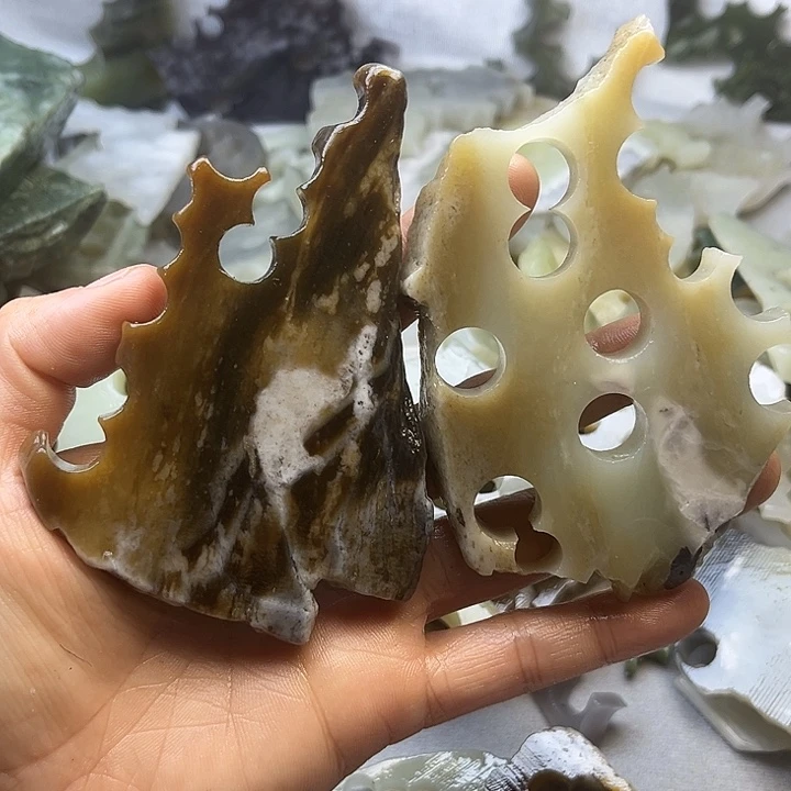 颈饰未镶嵌和田玉蛋****）