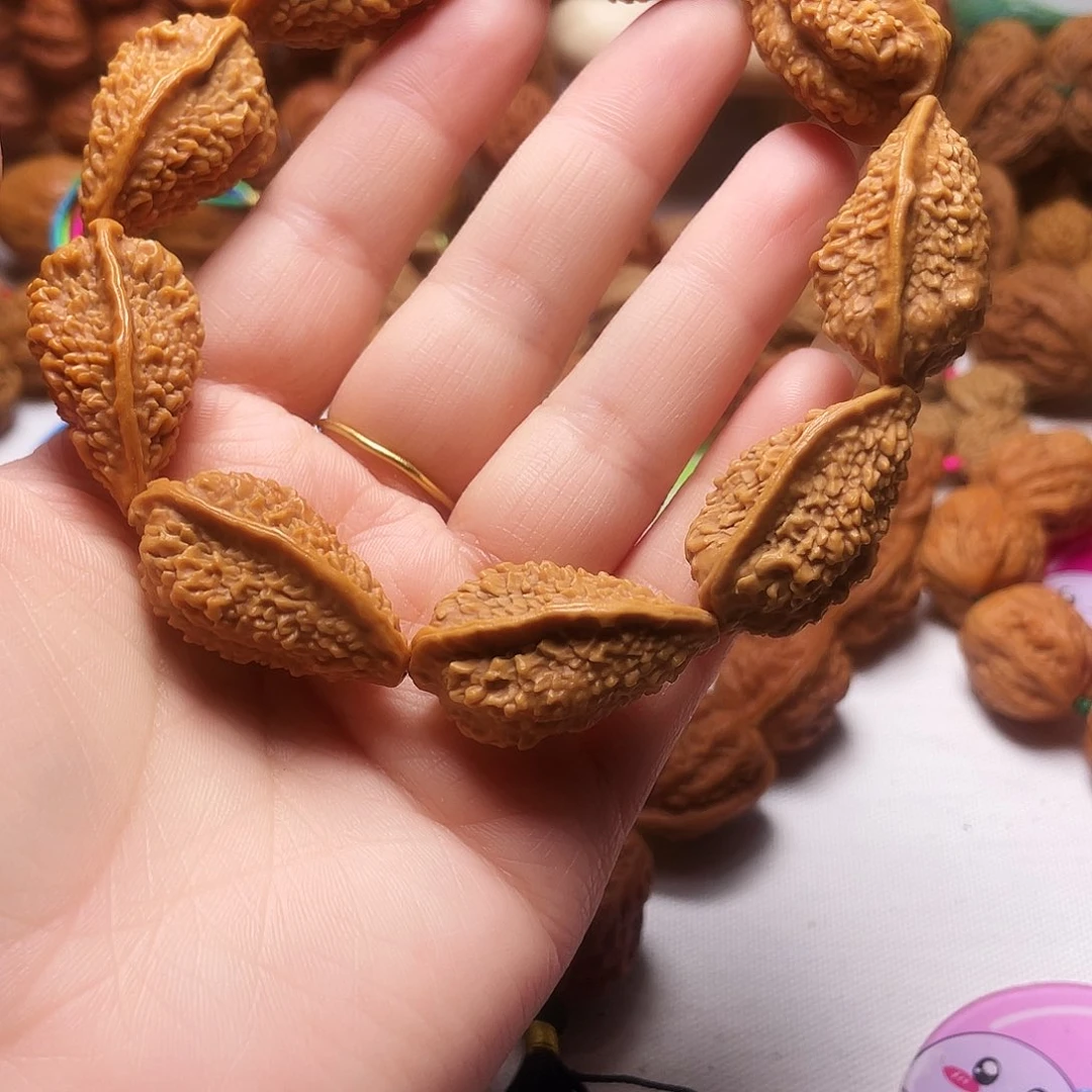 蓦***首文玩核桃吊坠绣花鞋