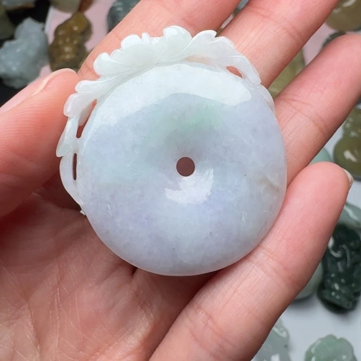 翡翠未镶嵌颈饰莲花平安扣