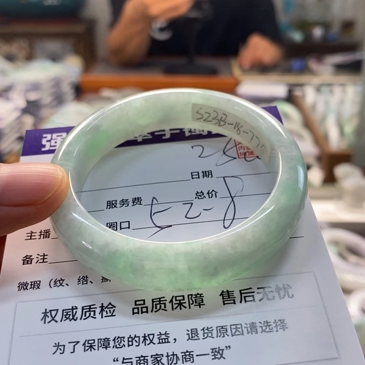 翡翠手镯未镶嵌翡翠手镯未镶嵌