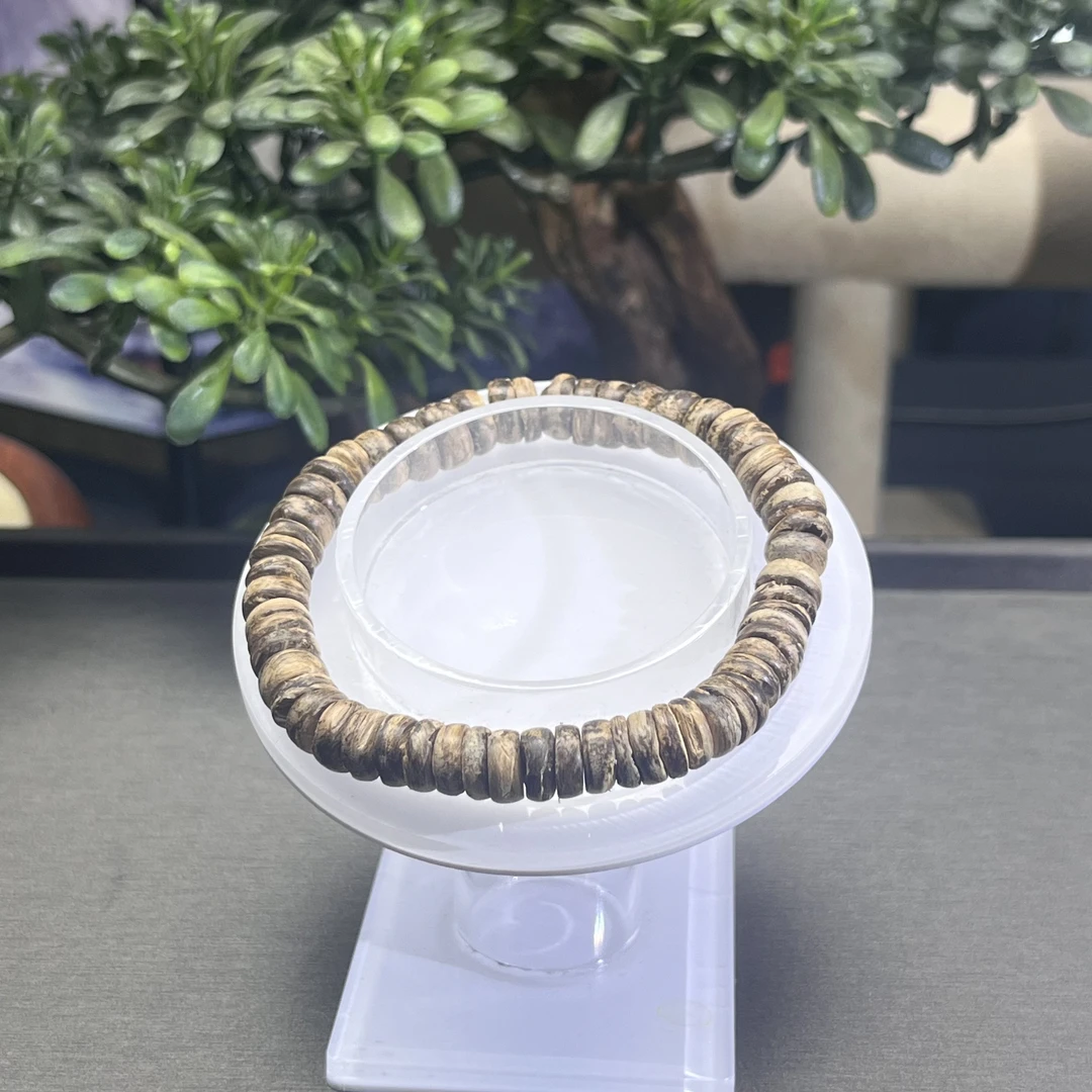 ZYCX-2341 柬埔寨随形片片珠单圈5.7g 约：8mm*57颗