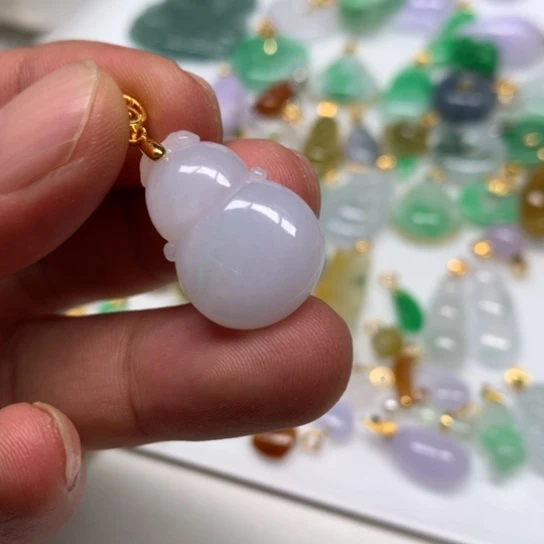 翡翠颈饰未镶嵌翡翠