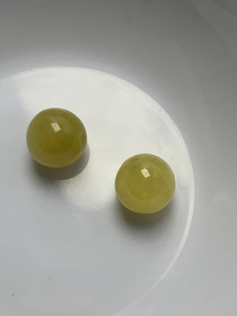 翡翠美人项链：冰黄翡卡11十单珠一颗：多样性发货