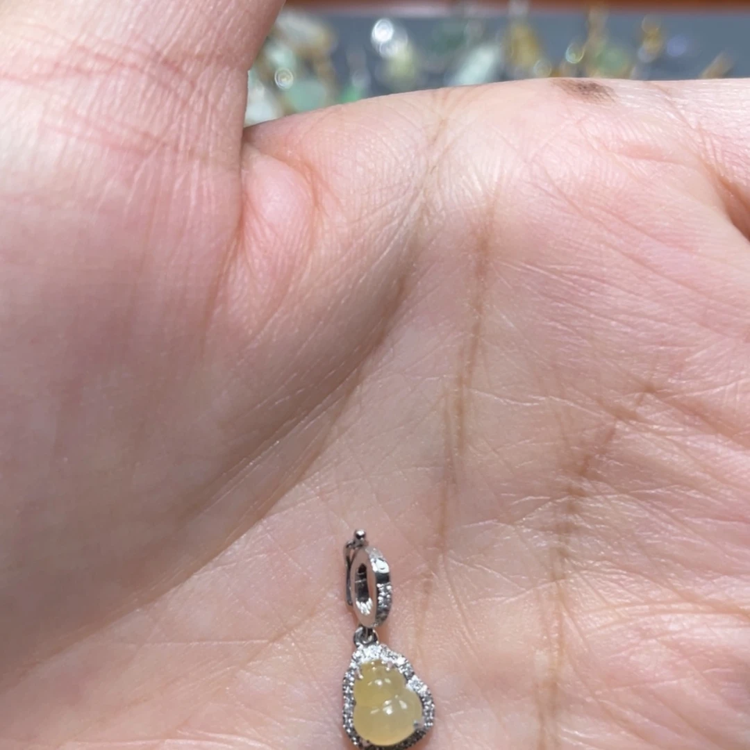 【闪购商品】颈饰18K金镶嵌翡翠
