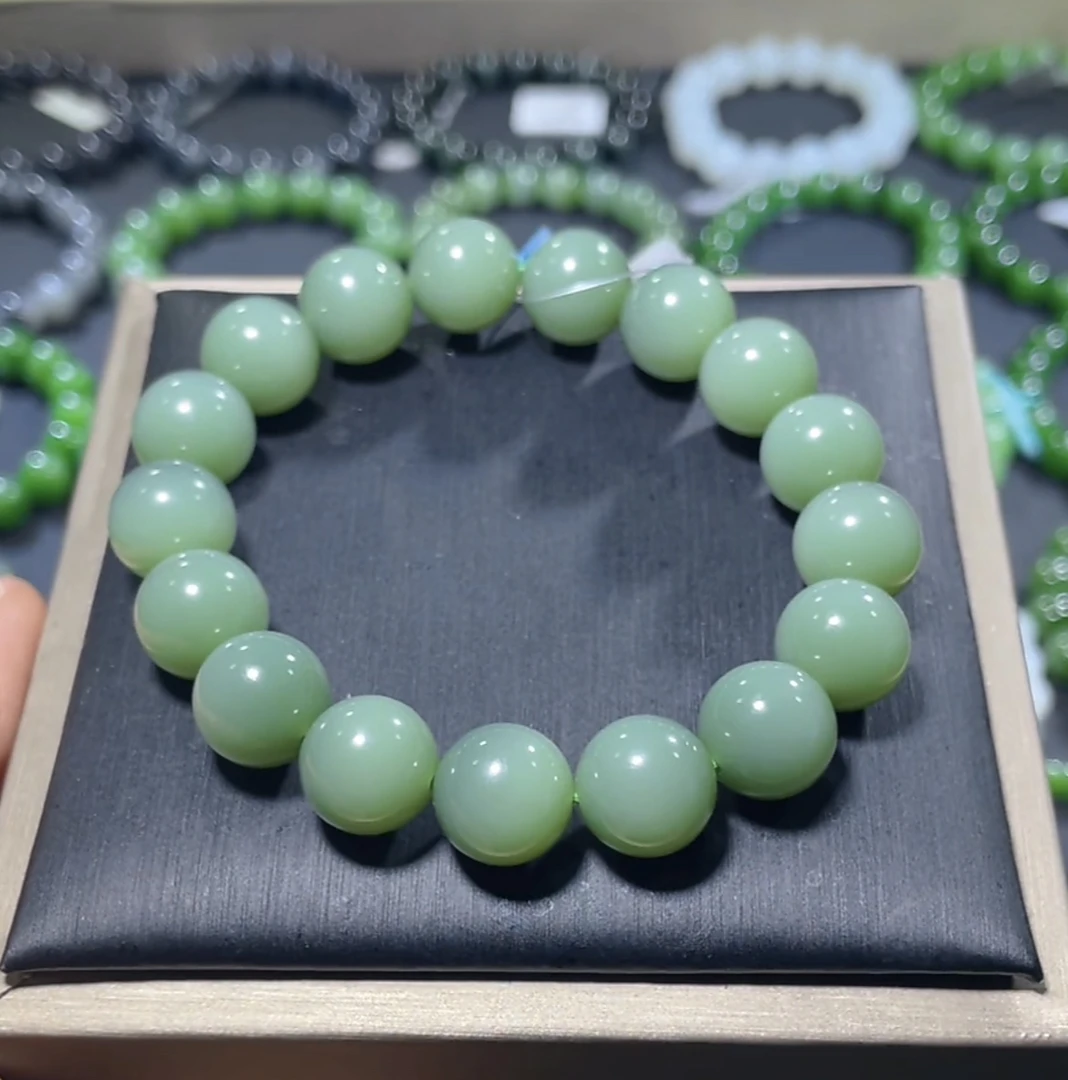 天然和田玉俄罗斯碧玉粉青起荧光过灯无结构无暇手串约12mm手串