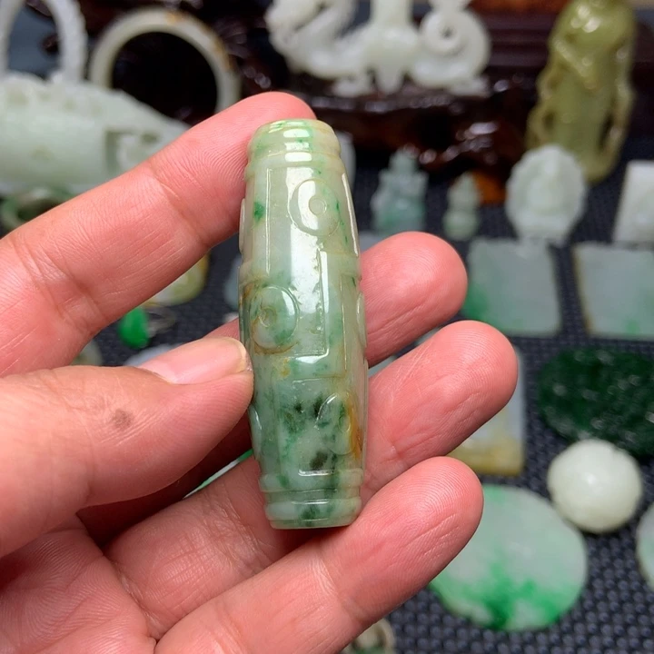 翡翠未镶嵌挂件清