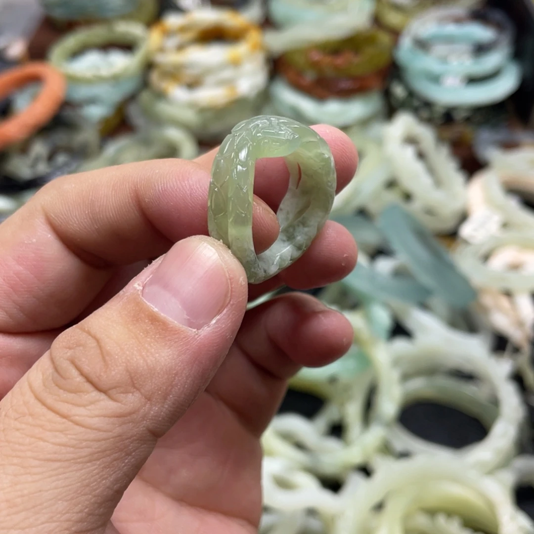 蛇纹石玉未镶嵌戒指
