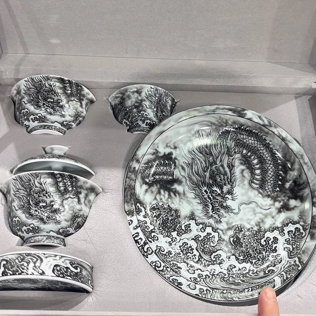 瓷片景德镇市和上海浦东新区的