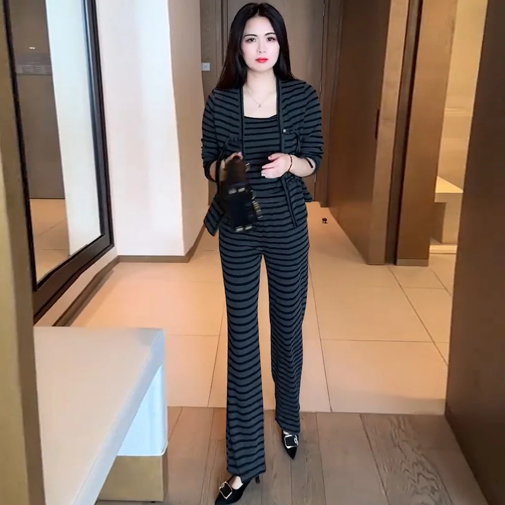 时尚套装女2025秋季新款减龄显瘦条纹盘扣外套吊带阔腿裤三件套