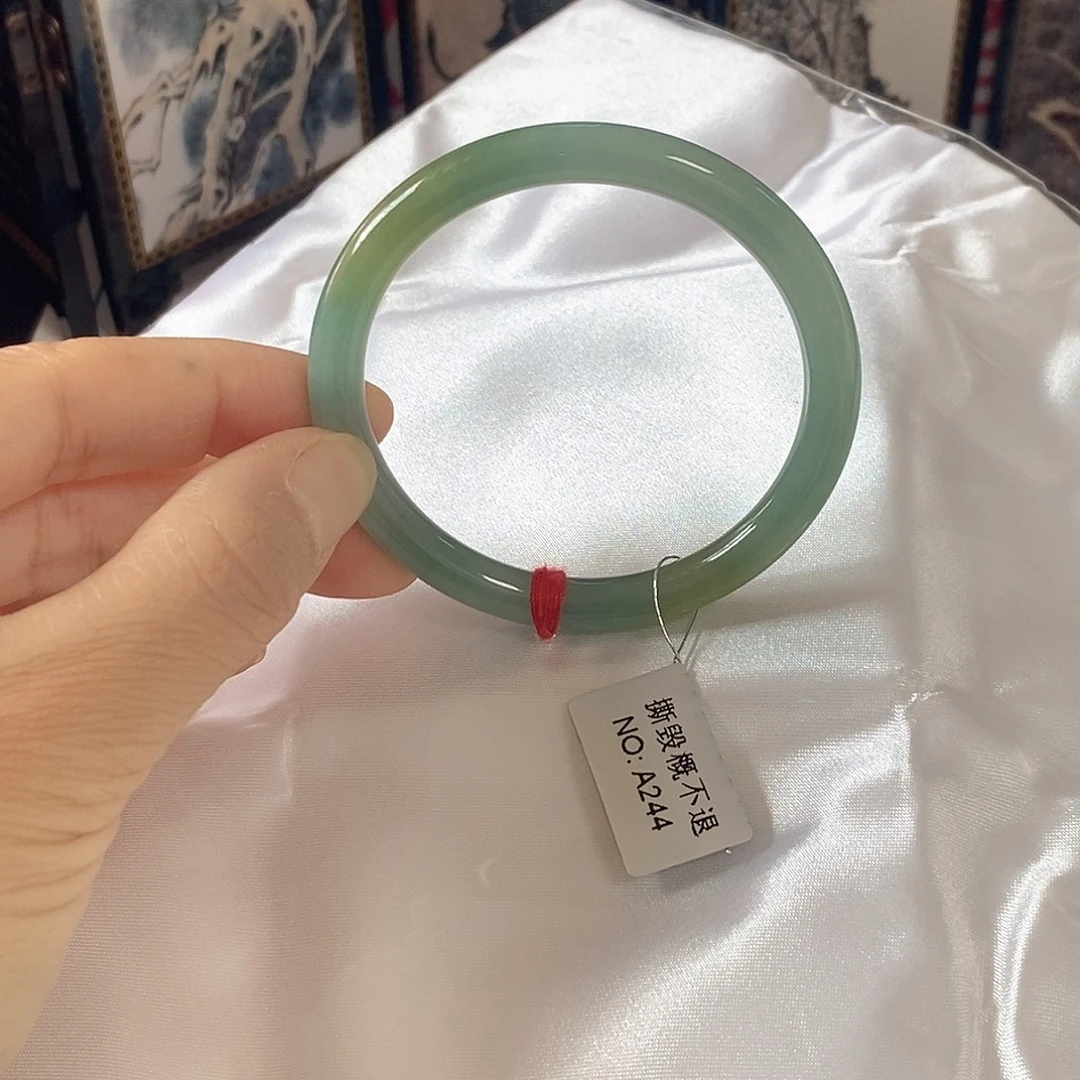 翡翠未镶嵌手镯（圆镯）51