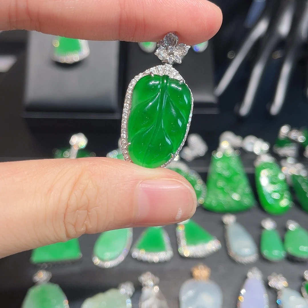 翡翠18K金镶嵌颈饰