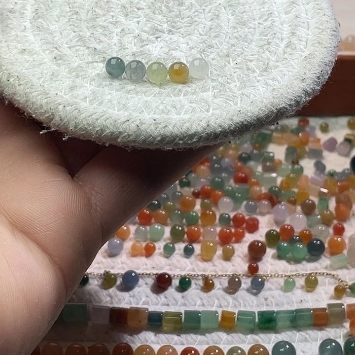 翡翠散珠未镶嵌定制翡翠卡5+，一组