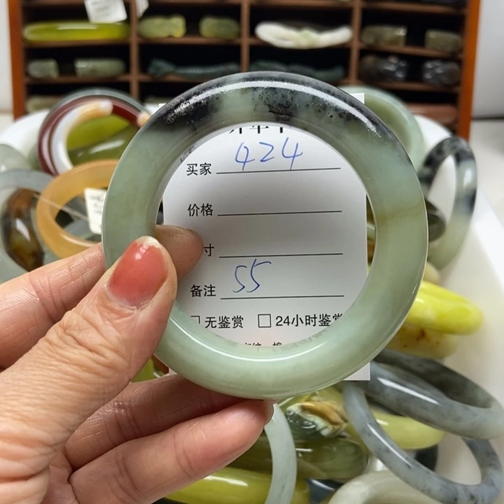 蛇纹石玉未镶嵌手镯