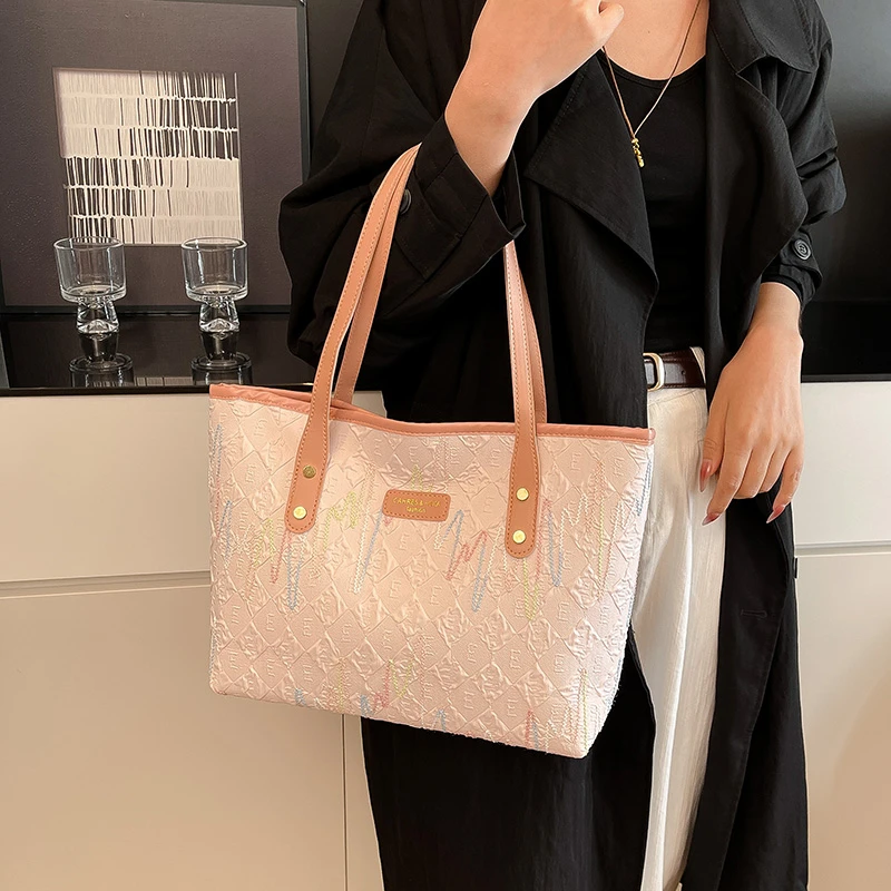 2025夏季新款高级感单肩包女生时尚大容量通勤百搭小众设计托特包