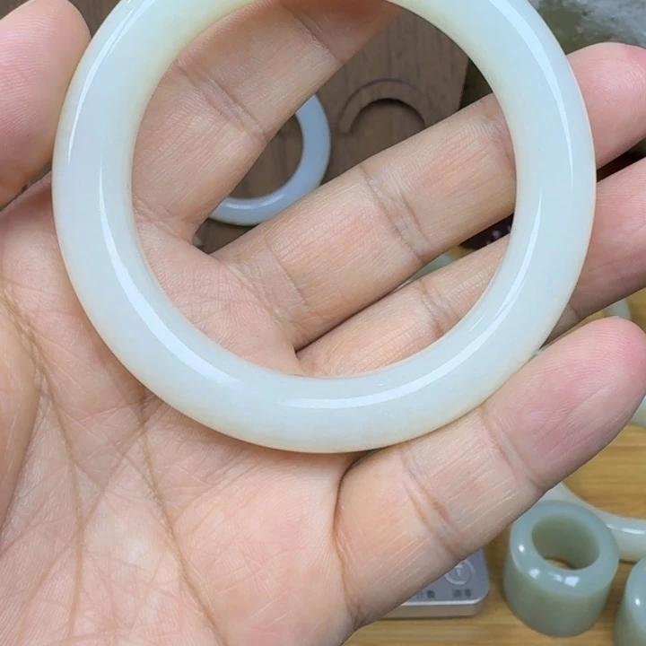 老***鱼和田玉（糖玉）未镶嵌手镯