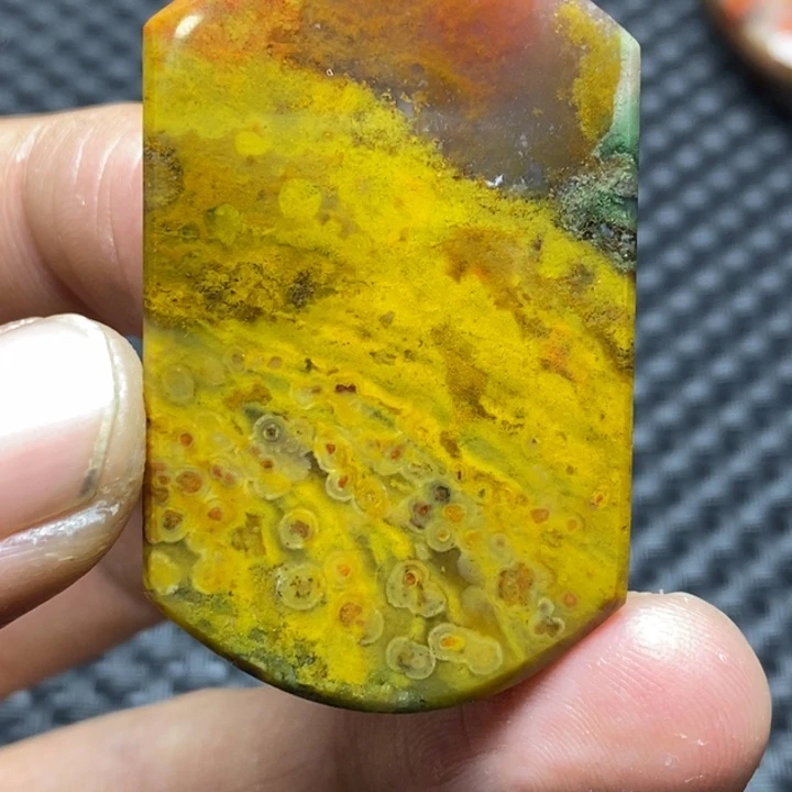 玛瑙/玉髓颈饰未镶嵌信*