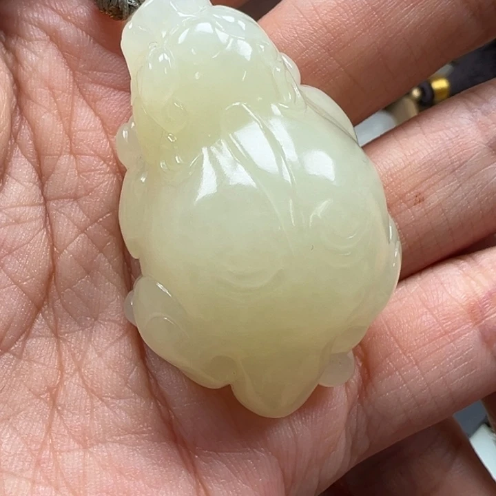 和田玉未镶嵌颈饰若羌貔貅