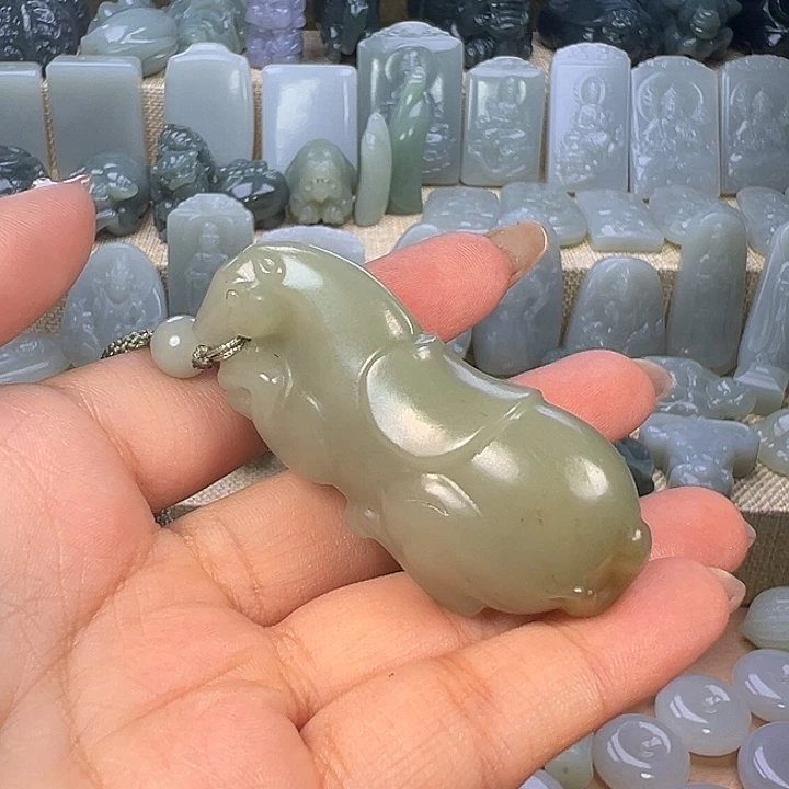 睢***选和田玉未镶嵌颈饰