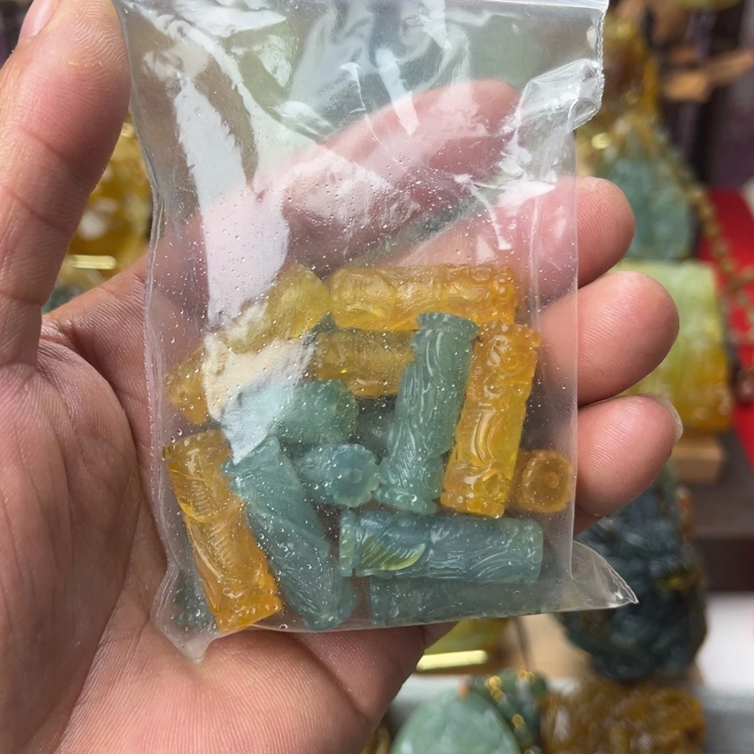 w***远未镶嵌蛇纹石玉颈饰