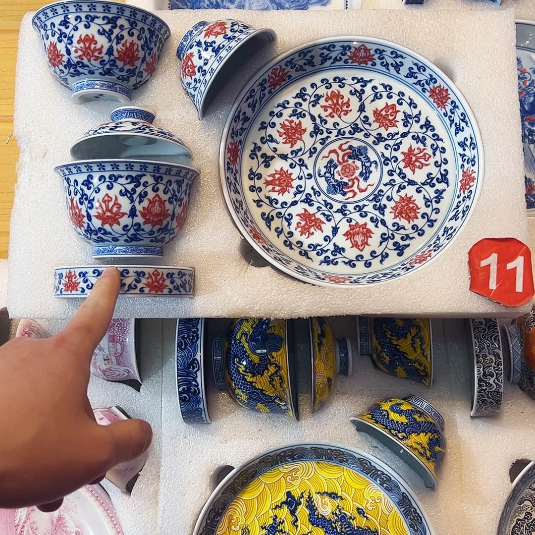 一***念釉里红缠枝莲五件套