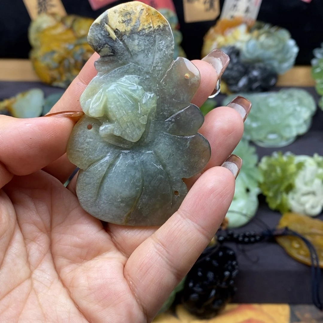 蛇纹石玉颈饰未镶嵌微瑕