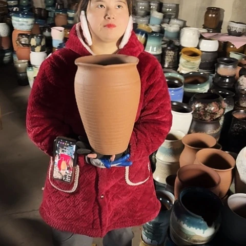 口20高31瑕疵底部鼓包。