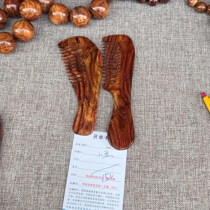 黄花梨/降香黄檀把件小**?