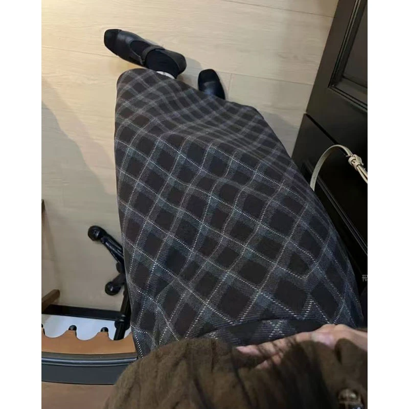 7735 咖色 2025秋冬新款气质经典菱格纹A字半身裙