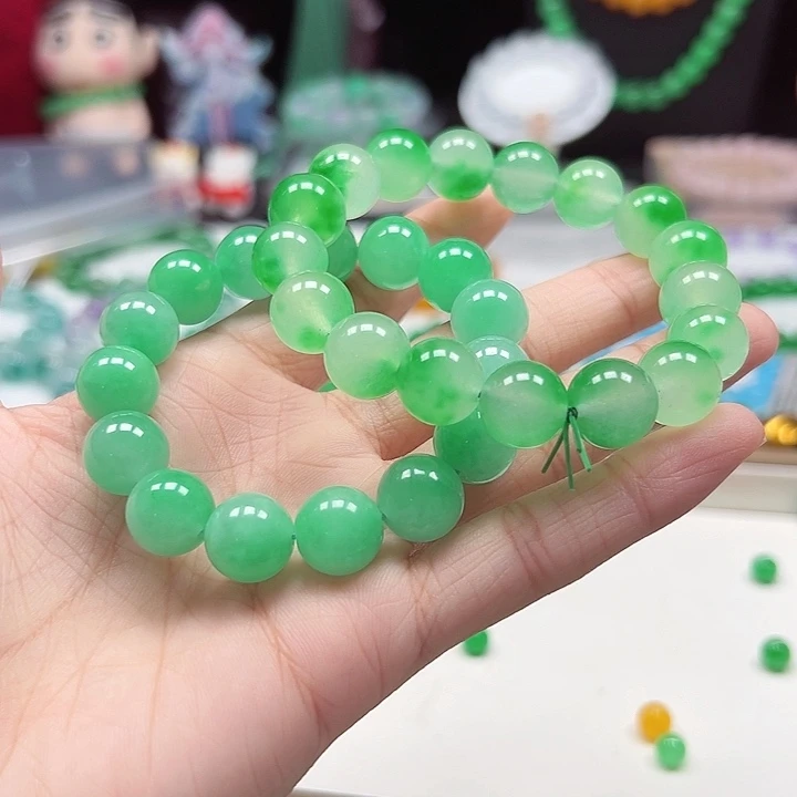 卡12.0左右浅绿16颗，冰飘绿16颗，共两串