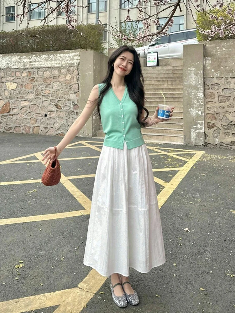 法式设计感绿色无袖上衣套装女夏季2025新款高腰白色半身裙两件套