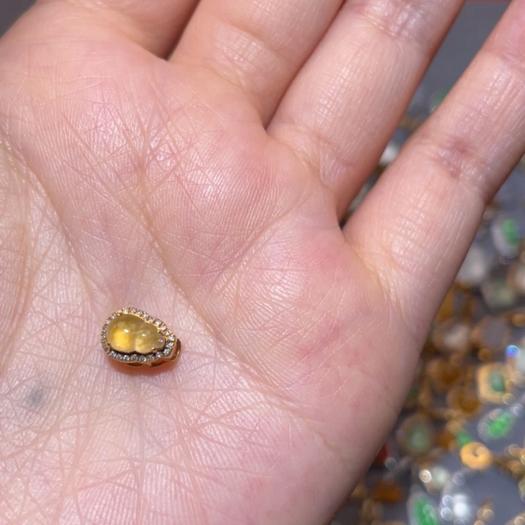 【闪购商品】颈饰18K金镶嵌翡翠