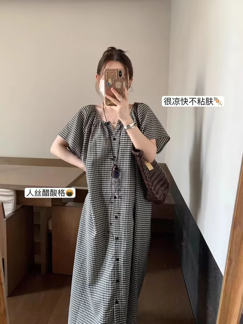 文艺格纹显瘦短袖连衣裙2025夏季新款宽松舒适慵懒风长款排扣裙子